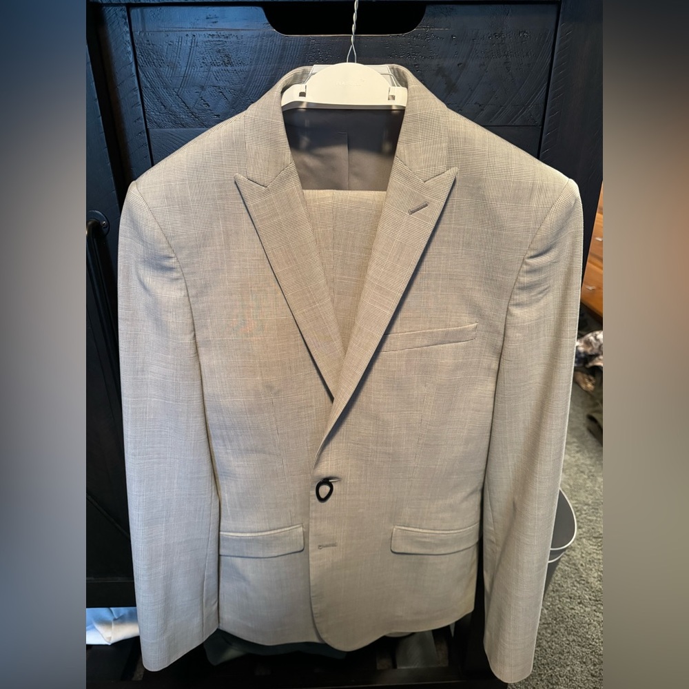 Coat is a extra slim 40R and pants are extra slim 30x32